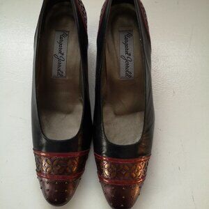 Margaret & Jerrold Ladies Size 9.5M Navy Wine & Gold Leather Upper Pumps